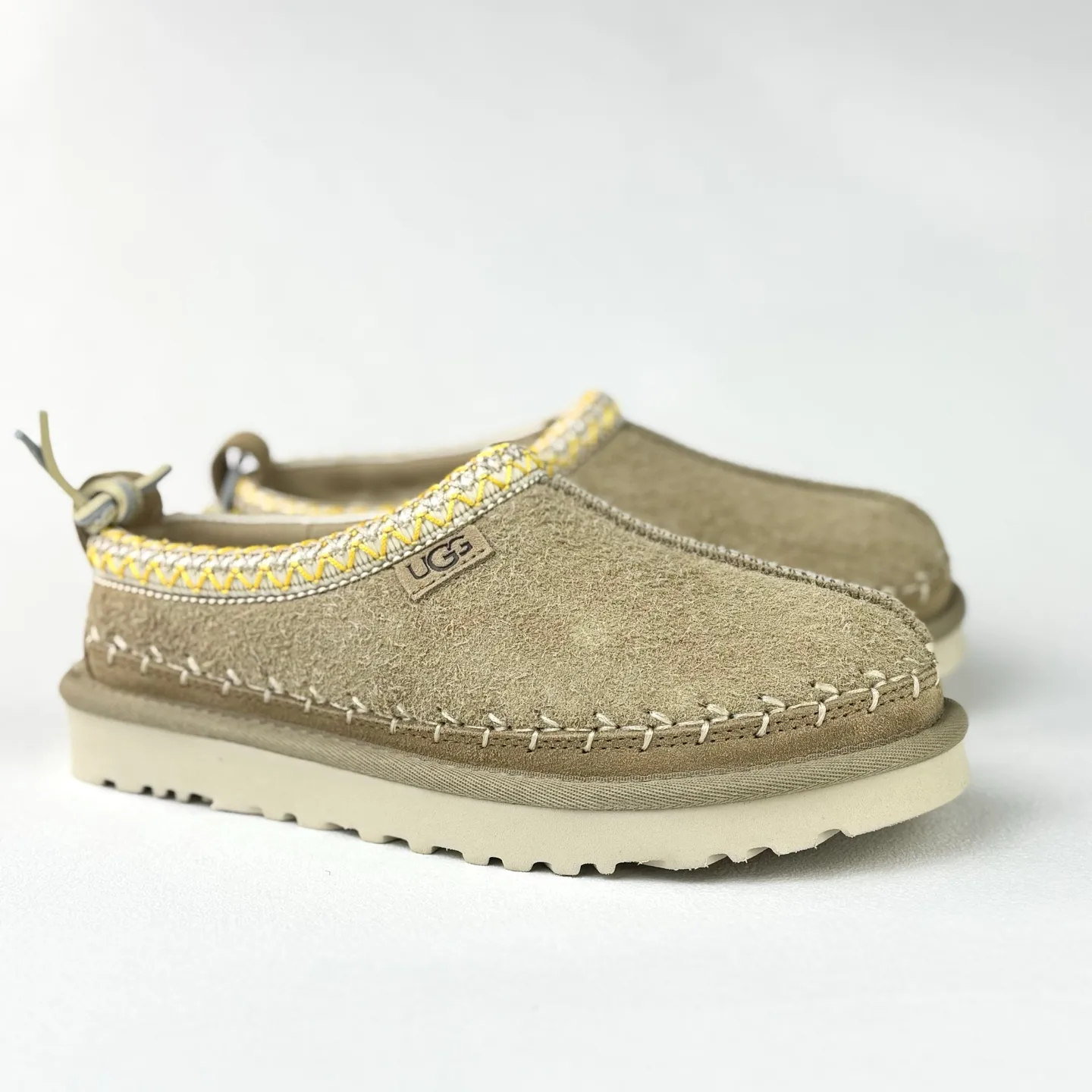 💰520 📦25 New Products for Autumn and Winter | Biarritz · UGG New Products for Autumn and Winter Classic Novelty Series (Biarritz Style) 🔥 I have been recently picked up by this Biarritz model ￼￼[草草R][草草R][草草R] 📦The entire series of Biarritz is now online ❄️There are Tasman slip-ons and ultra-short boots suitable for autumn and winter. ✔️🔘 Tasman Biarritz model Shoe size: 36-40 Color: mustard seed/light oak brown ✔️🔘Classic super short boots Biarritz model shoe size: 36-40 Color: mustard seed/light oak brown 🍁Let’s create our own uniqueness together this autumn and winter ✔️ In the collision of classics and personality 💫 Find your unique relaxed style 😎 This style is very UGG!
